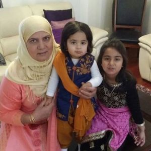 Meet your Posher, Razia